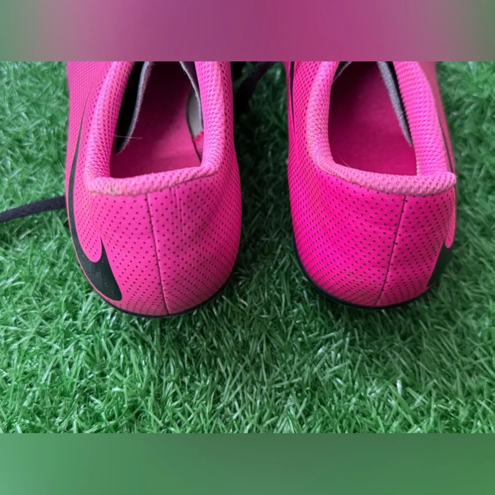 Nike‎ Kids Pink and Black Cleats Size 13C